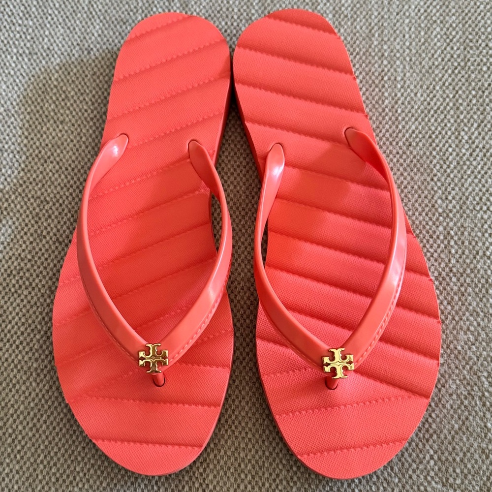 NEW Tory Burch Kira Flip Flops in Coral Crush